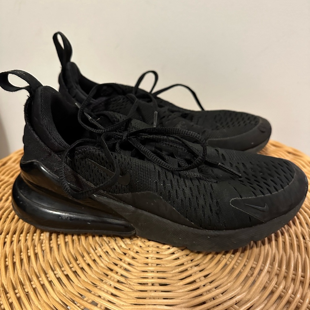 Women’s Nikes Size 7